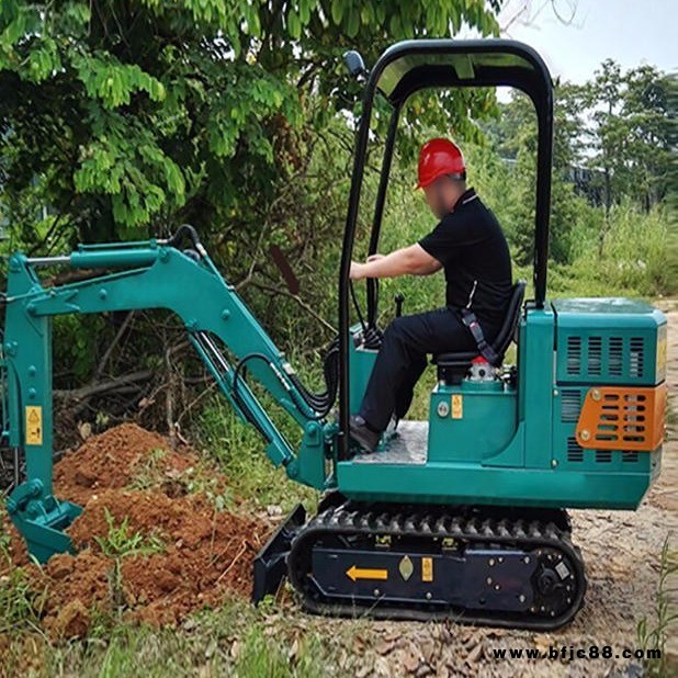 正旺農用化糞池修正小型挖掘機，商丘小挖機廠家，迷你挖掘機 汶川履帶式挖掘機廠家，濟寧中小型挖掘機
