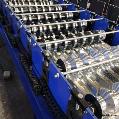 外墻板壓瓦機(jī) 鑫威達(dá) 橫掛板壓瓦機(jī) 750型橫掛板壓瓦機(jī)