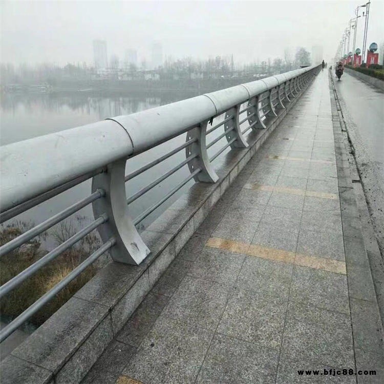 304高速公路防撞欄桿 風(fēng)景區(qū)防護(hù)護(hù)欄 橋梁防撞護(hù)欄 聚晟 橋梁兩側(cè)燈光 LED燈護(hù)欄