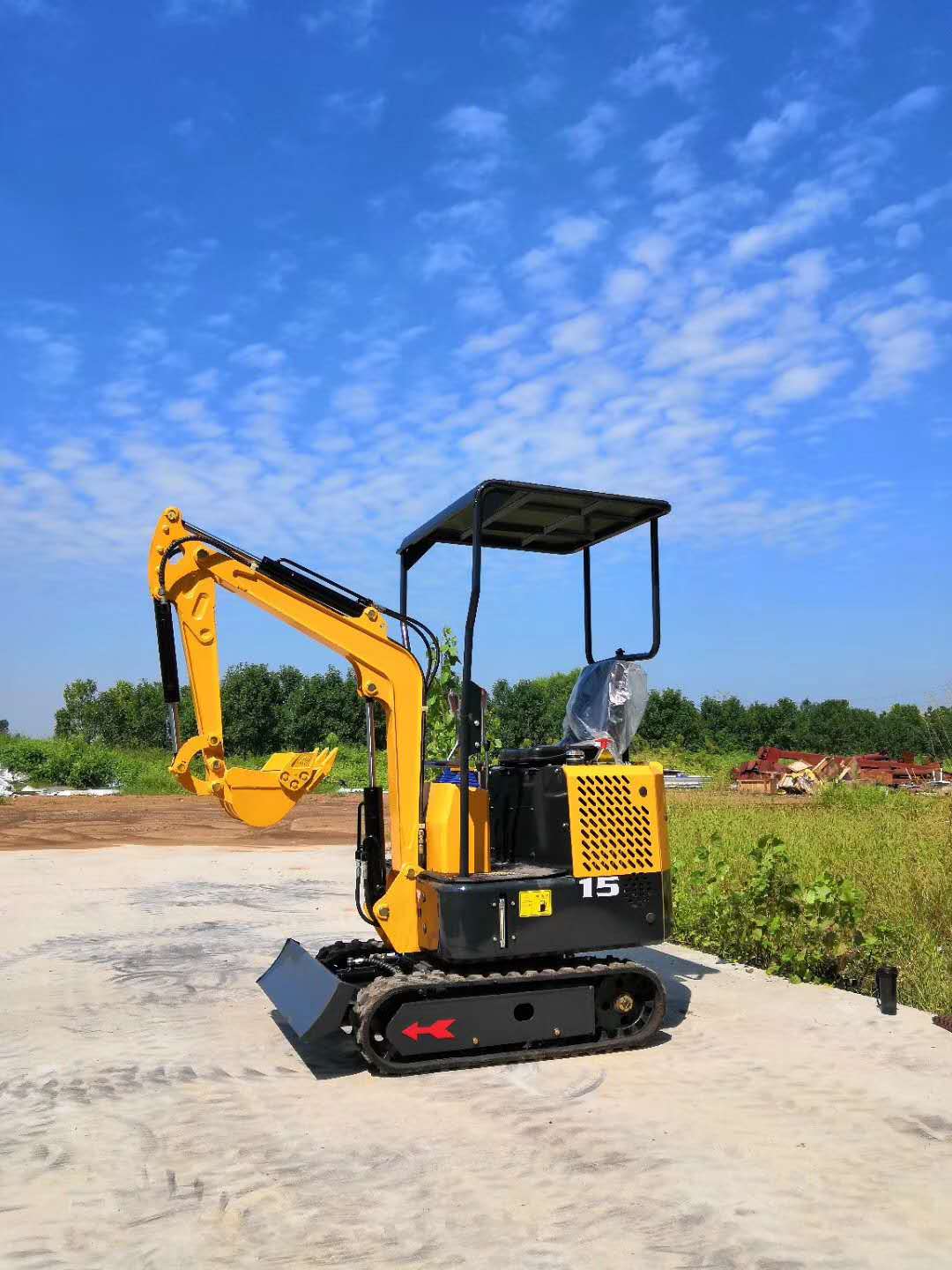 1.5挖掘機(jī)新圖片.jpg