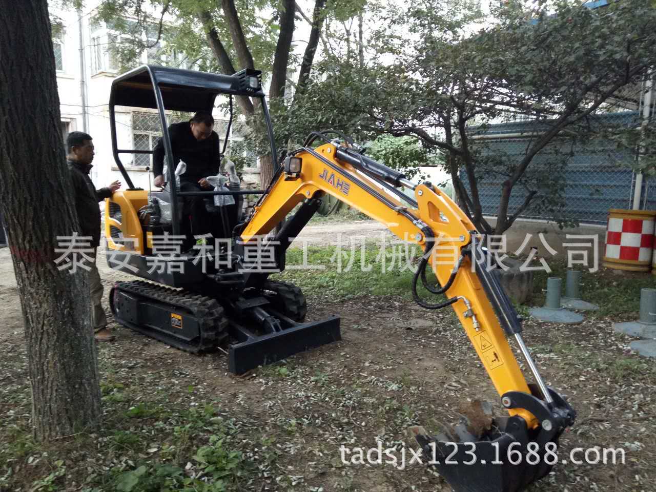 旱廁改造利器，液壓先導農(nóng)村施工用小型挖掘機，廠家直銷微挖示例圖4