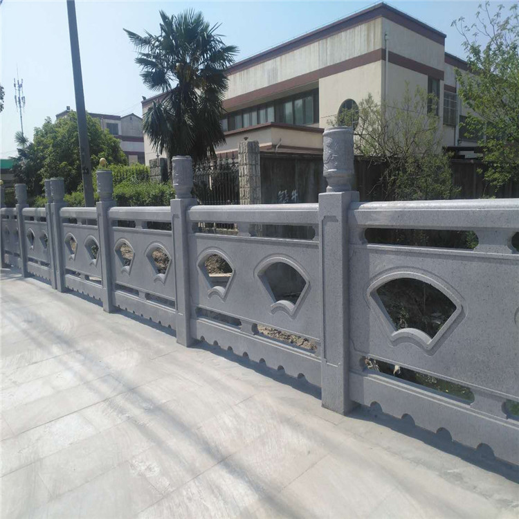 扇形河提護(hù)欄 雕花護(hù)欄水泥圍欄 水泥仿石欄桿河道小區(qū)公園護(hù)欄示例圖1