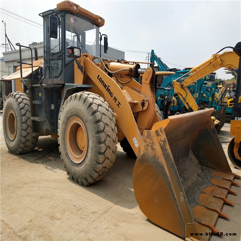 2手裝載機(jī)，二手龍工裝載機(jī)，20/30/50二手鏟車，柳工50側(cè)翻裝載機(jī)，30夾木機(jī)全國銷售