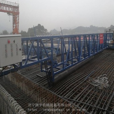 高鐵箱梁整平機廠家供應混凝土路面攤鋪機預制無砟軌道預應力混凝土簡支箱梁