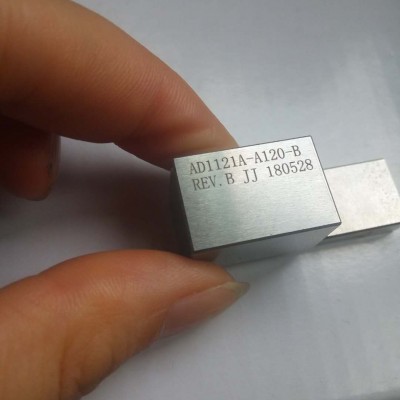 手持式打標機手持式打標機30瓦激光打標機專業(yè)技術(shù)人員 雙流激光售后服務