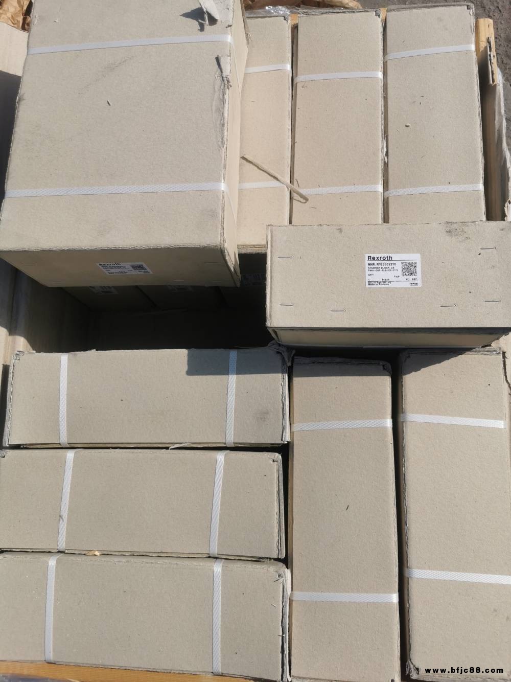 R205F41320滾珠滑塊SLH帶密封件輕微預緊