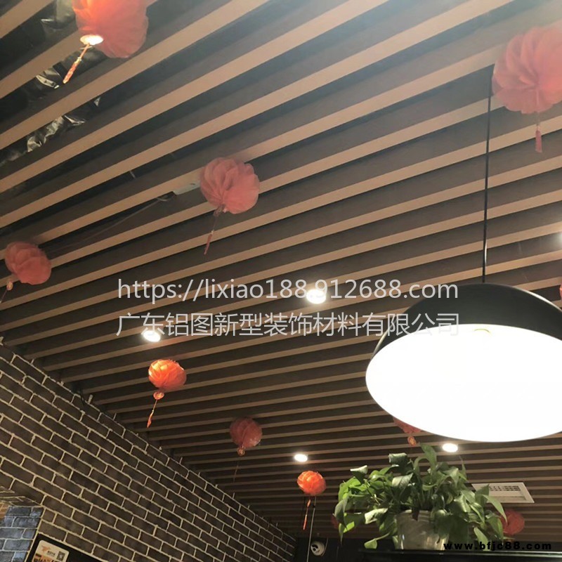廠家批發(fā)木紋u槽鋁方通吊頂天花 室內(nèi)商場集成吊頂鋁方通