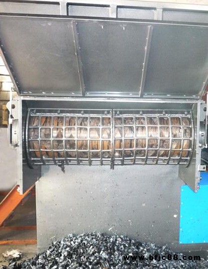報廢汽車底盤破碎機/大梁龍骨切斷機/汽車門板切斷設備
