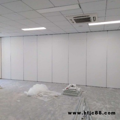 酒店大廳隔斷-云清閣移動隔斷生產(chǎn)廠家-宴會廳隔斷防火可移動