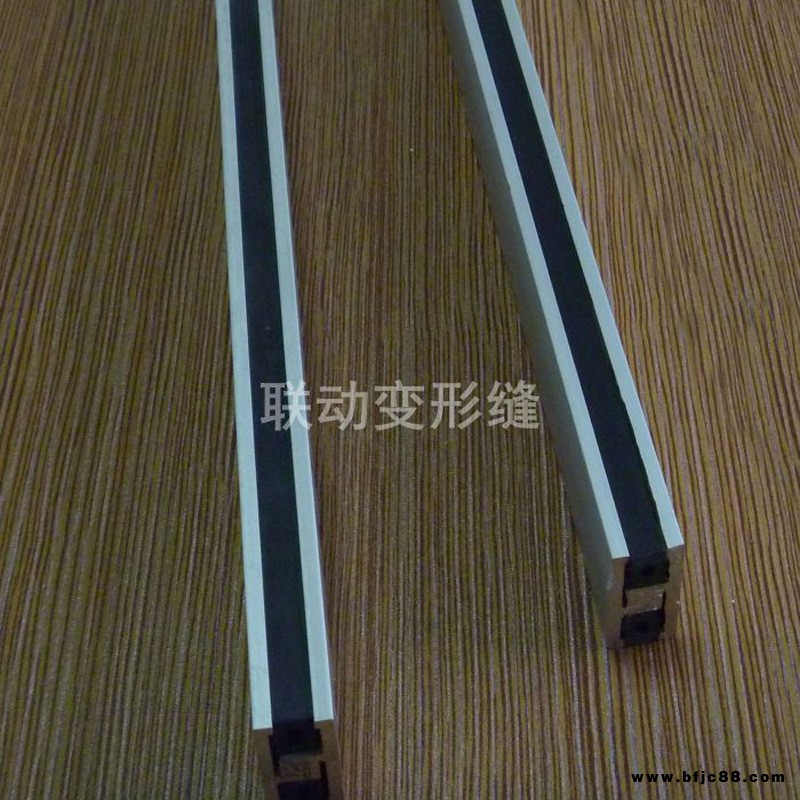 蘇州專(zhuān)業(yè)生產(chǎn)建材裝飾實(shí)木白色平面踢腳線(xiàn) 鋁合金實(shí)木踢腳線(xiàn)