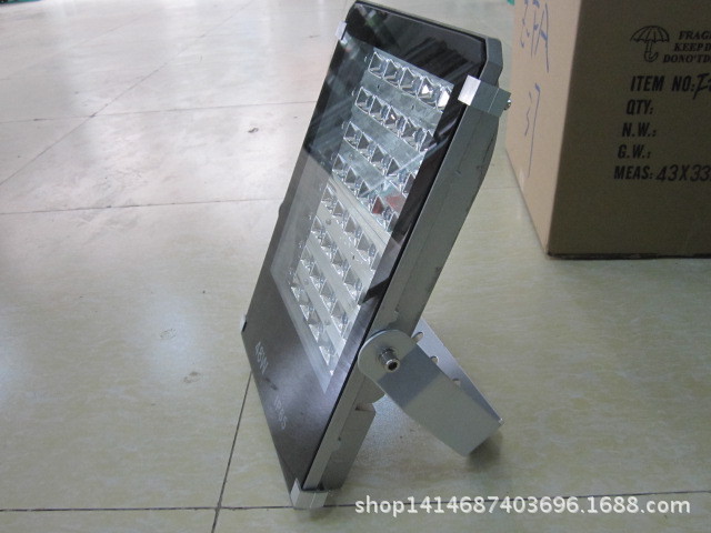 爆款熱賣高品質(zhì)LED 36W48W單顆燈珠新款投光燈  泛光燈外殼示例圖4
