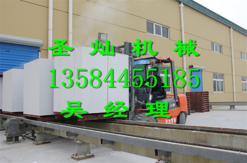 江蘇圣燦加氣混凝釜后包裝線，加氣塊成品輸送線，加氣磚自動打包線，空翻切割機與地翻切割機對比加氣混凝土切割機江蘇加氣磚生產示例圖2