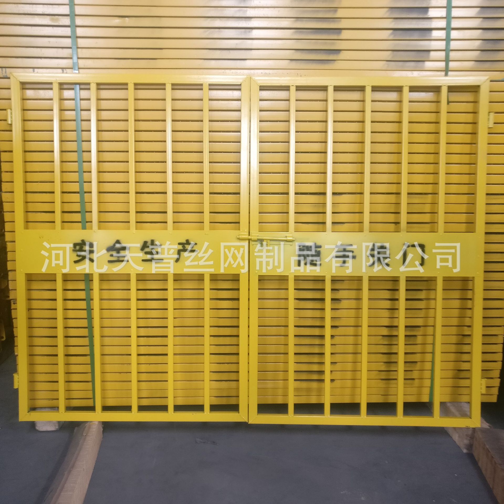 施工電梯安全防護(hù)門樓層人貨梯升降機(jī)電梯井防護(hù)門工地防護(hù)欄優(yōu)惠示例圖12