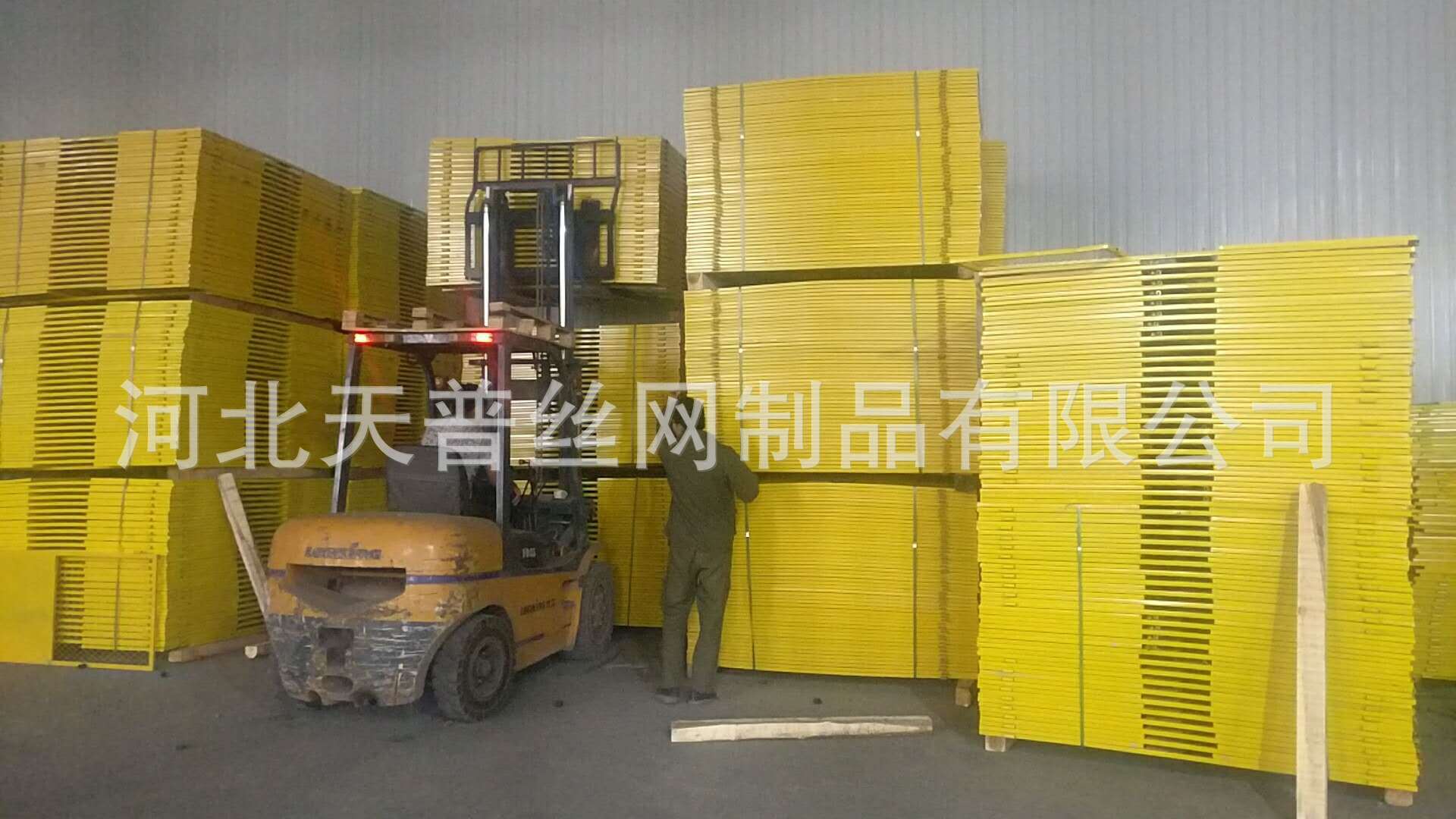 施工電梯安全防護(hù)門樓層人貨梯升降機(jī)電梯井防護(hù)門工地防護(hù)欄優(yōu)惠示例圖22