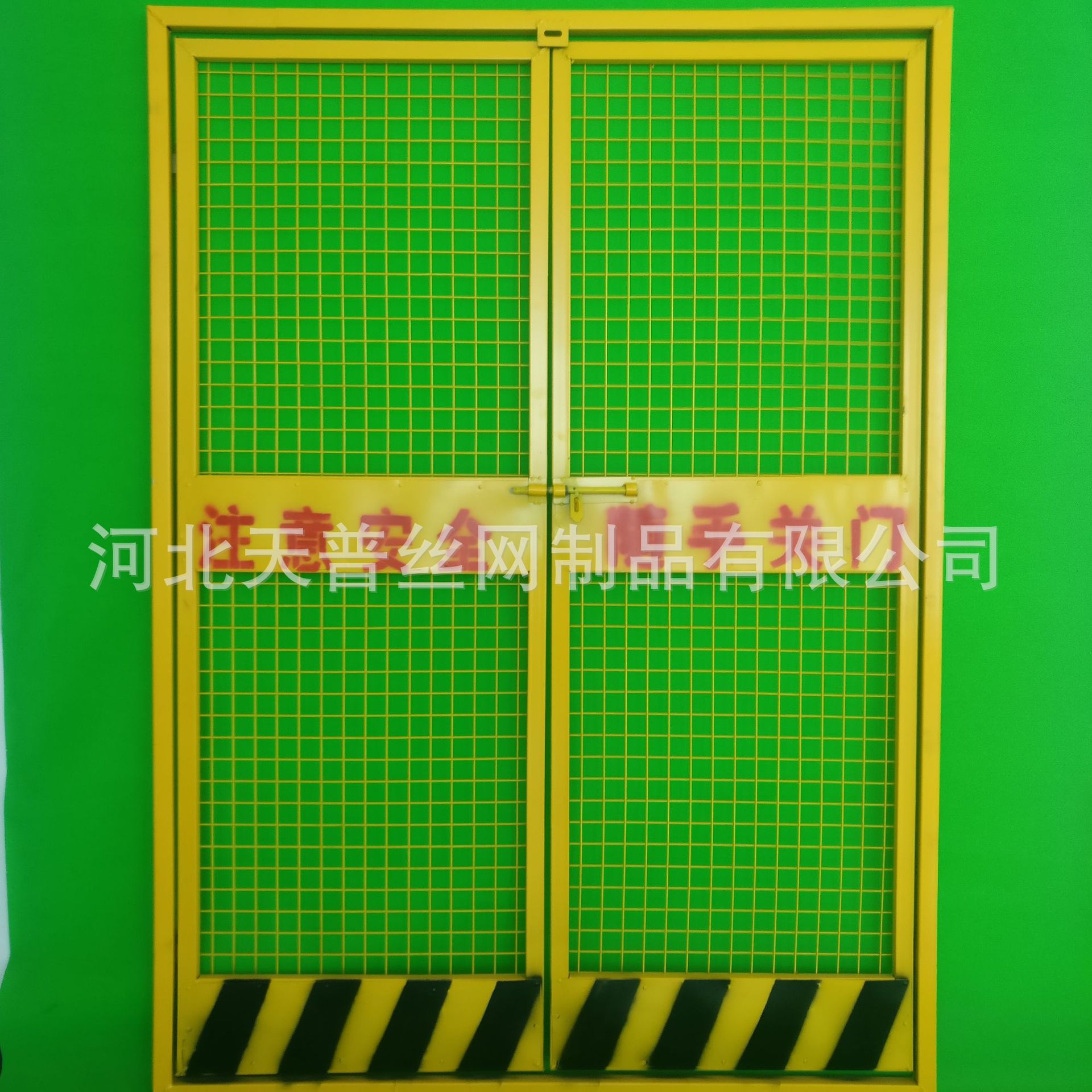 施工電梯安全防護(hù)門樓層人貨梯升降機(jī)電梯井防護(hù)門工地防護(hù)欄優(yōu)惠示例圖11