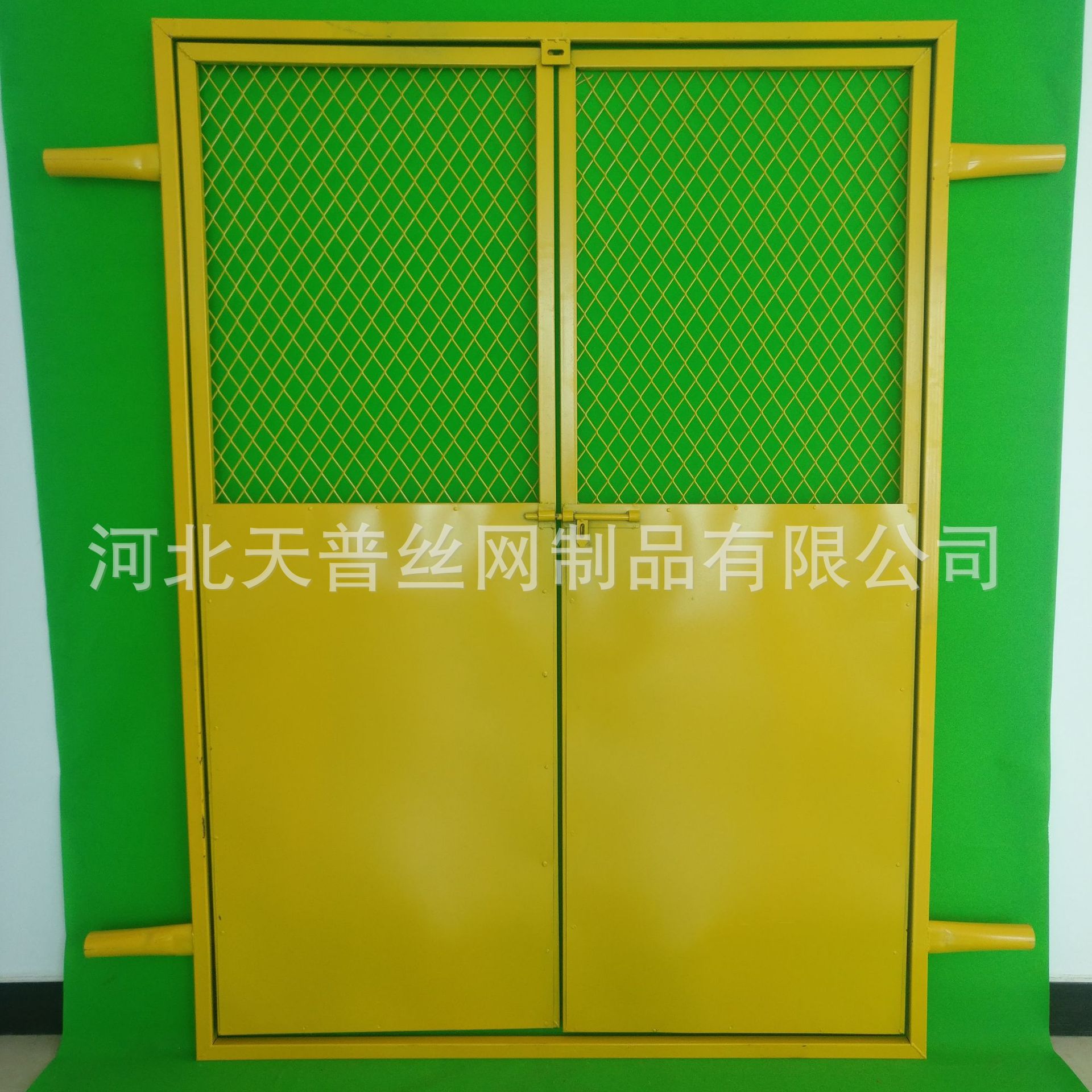 施工電梯安全防護(hù)門樓層人貨梯升降機(jī)電梯井防護(hù)門工地防護(hù)欄優(yōu)惠示例圖6