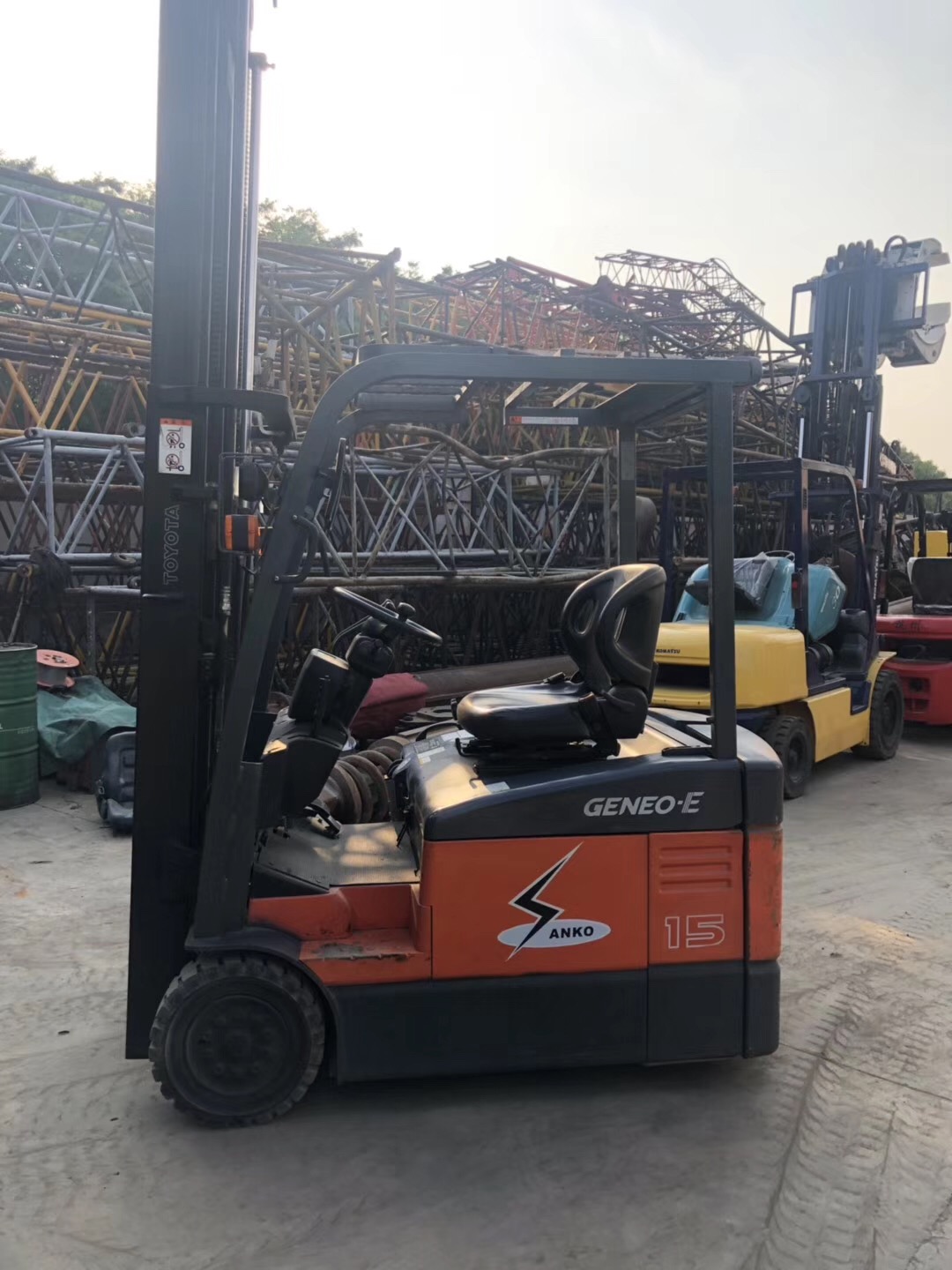 比亞迪電動(dòng)叉車 二手汽車起重機(jī) 附近二手手拉叉車轉(zhuǎn)讓