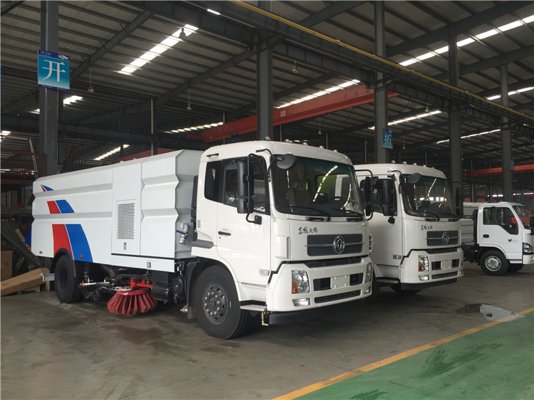 3噸東風五底盤清掃車 灑水清掃車生產供應