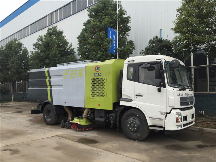 3噸東風五底盤清掃車 灑水清掃車生產供應