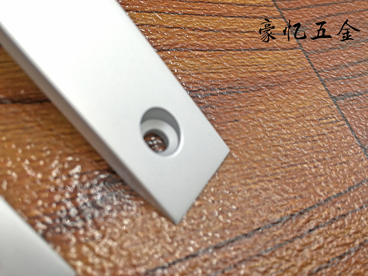 溫州廠家直銷外貿現代簡約啞光鋁合金明孔拉手五金抽屜櫥柜門把手示例圖5