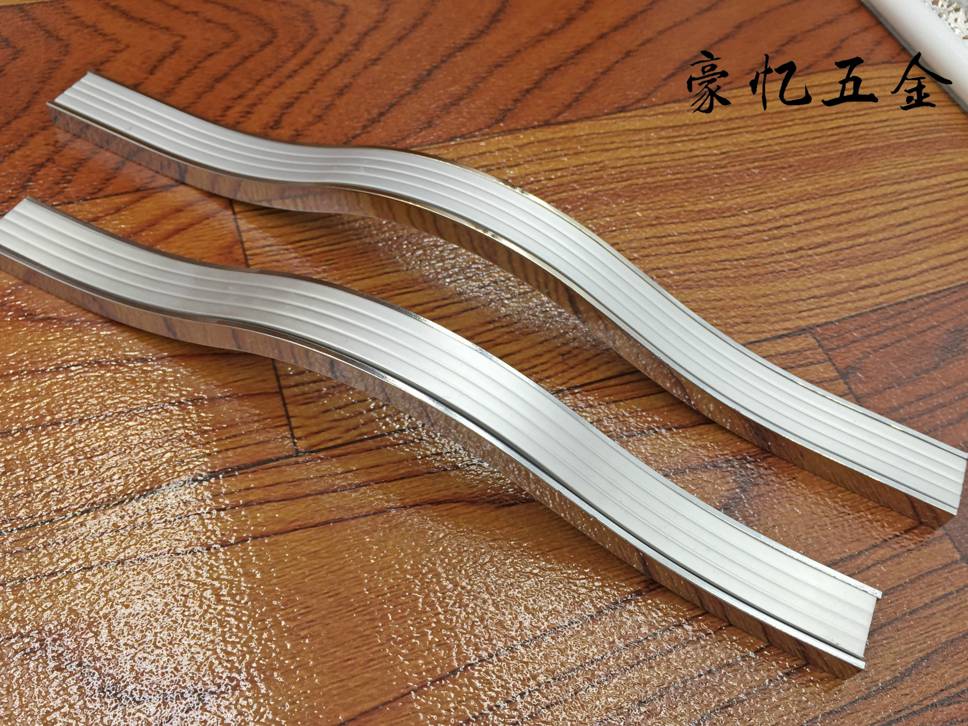 廠家直銷外貿(mào)現(xiàn)代鋁合金組裝拉手 抽屜衣柜櫥柜門把手  8932示例圖9