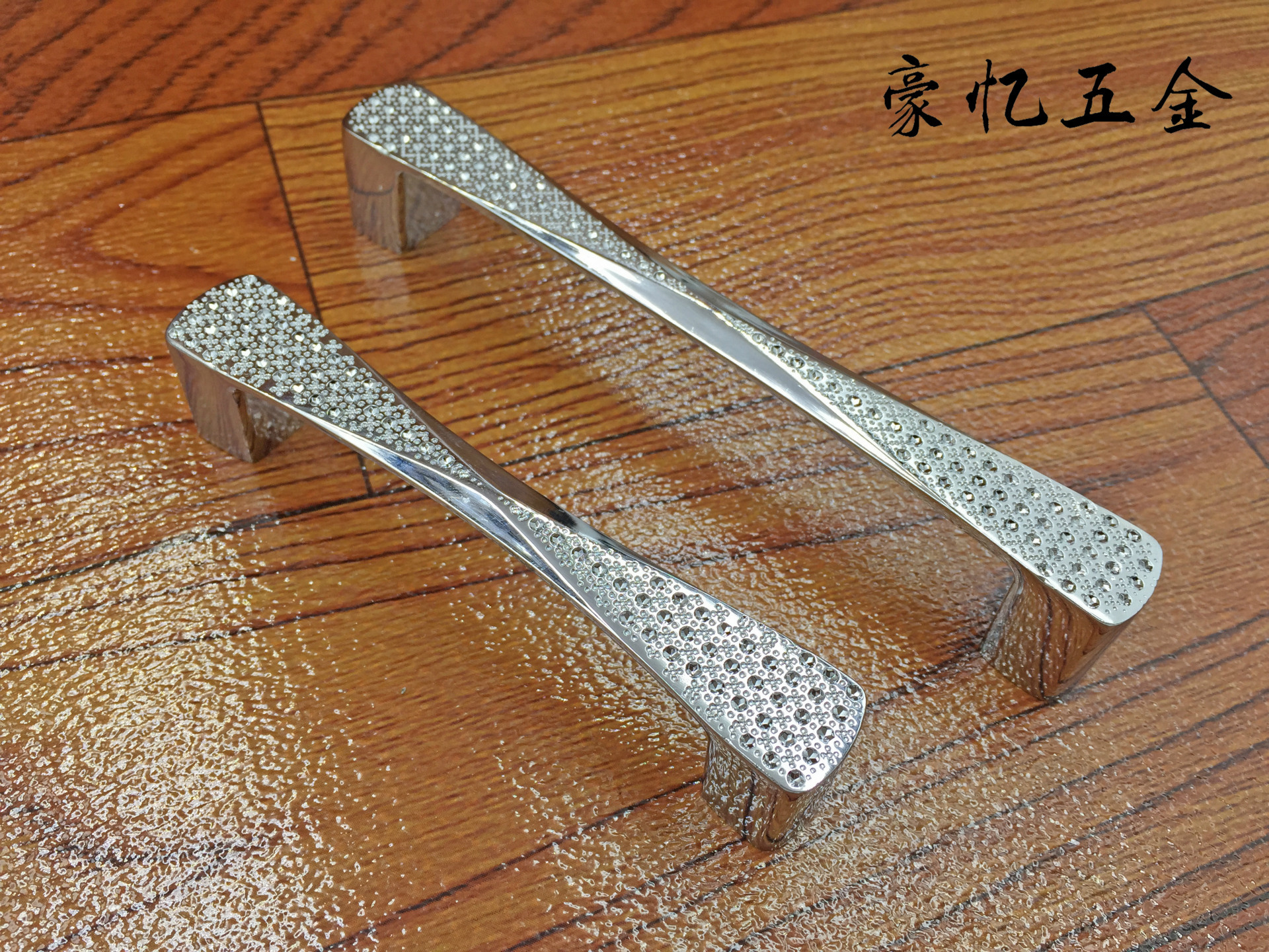 廠家直銷現(xiàn)代假鉆面電鍍鋅合金拉手家具五金抽屜櫥柜門把手 528示例圖8