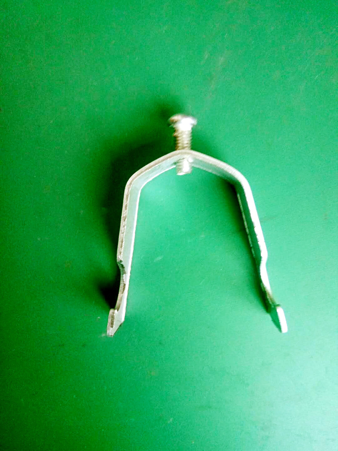 廠家直銷吊掛鉤半圓鐵皮龍骨卡 規(guī)格20  KBG鍍鋅管卡示例圖7