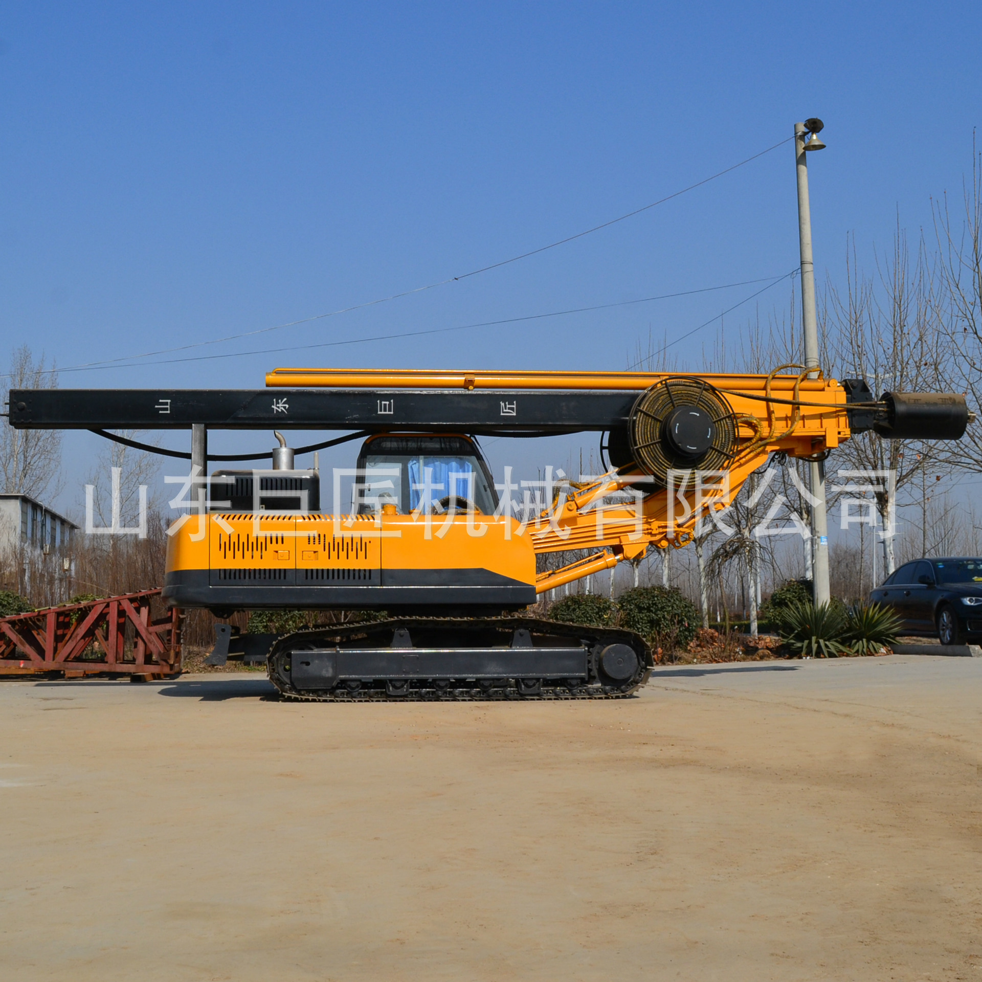 廠家直銷(xiāo)小型履帶式旋挖機(jī) 華夏巨匠20米方桿旋挖鉆機(jī)品質(zhì)可靠示例圖4