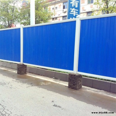 彩鋼圍擋PVC施工地鐵擋板工地泡沫夾心鋼結(jié)構(gòu)圍擋小草鐵皮瓦圍欄峰尚安