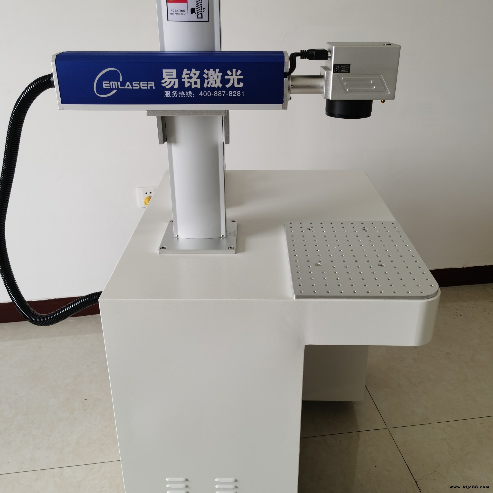 易銘五金件激光打標機 EM50瓦金屬銘牌刻字設備