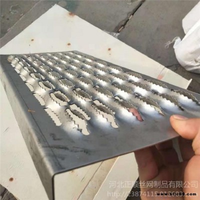 鱷魚嘴防滑板供應優質商家 鍍鋅防滑板 正順絲網制品大型基地 鱷魚嘴大量批發