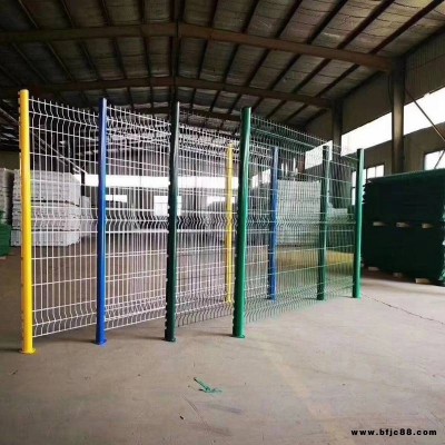 圍欄網(wǎng) 桃形柱護欄 公園綠化小區(qū)桃型柱護欄網(wǎng) 三角折彎鐵絲網(wǎng)