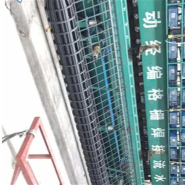 吳忠鋼塑格柵廠家  PP 焊接土工格柵現(xiàn)貨直發(fā)礦用鋼塑格柵