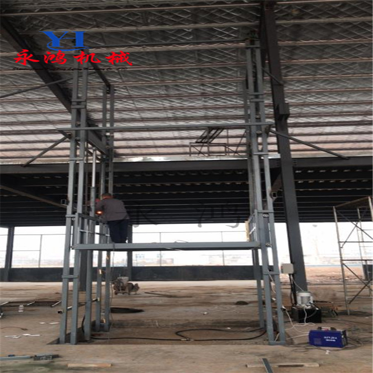 湖北隨州四柱導(dǎo)軌式升降機(jī)   小型升降機(jī)   四柱裝卸平臺